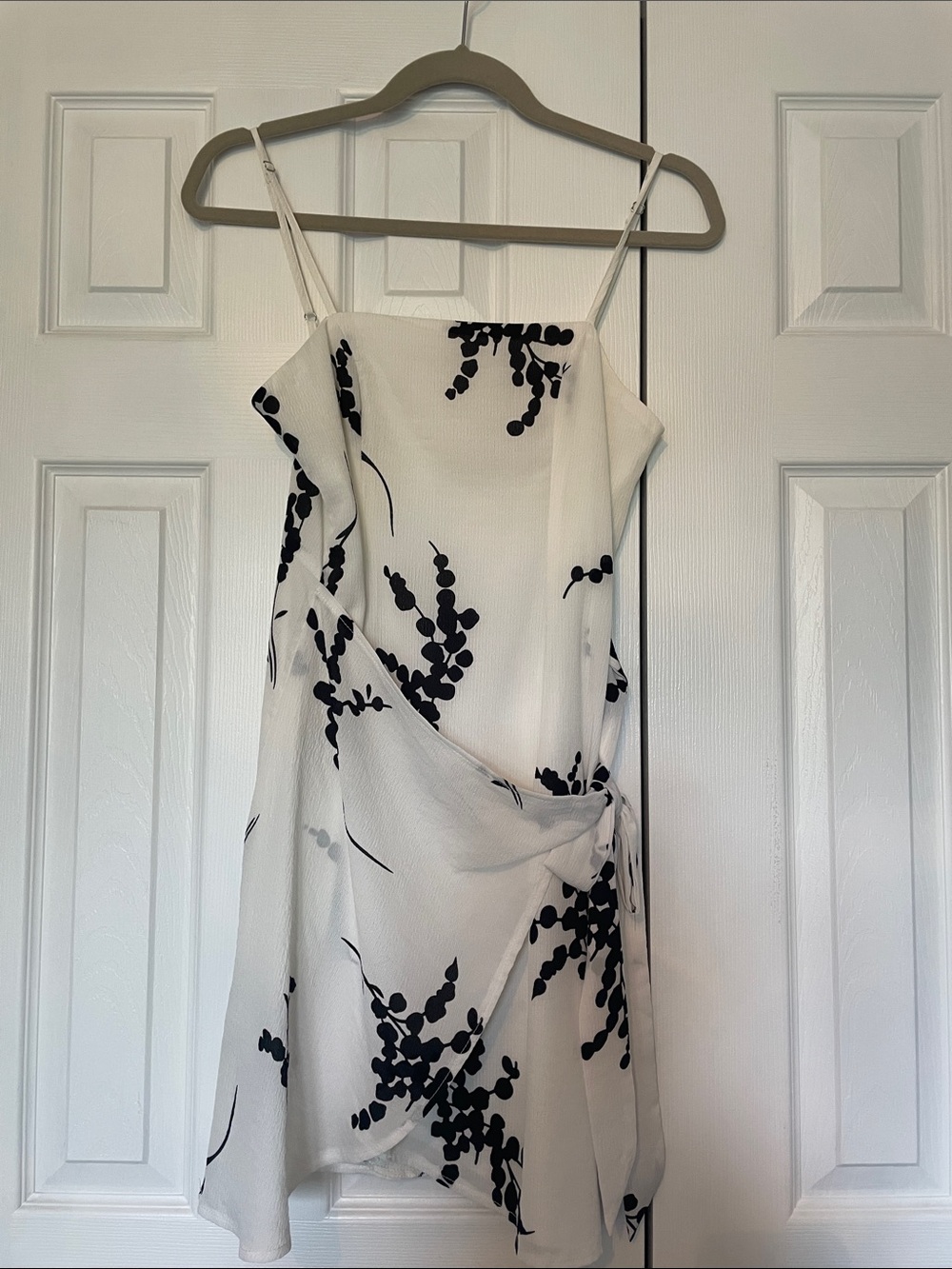 Selfie Leslie White Mini Dress with Black Floral Print